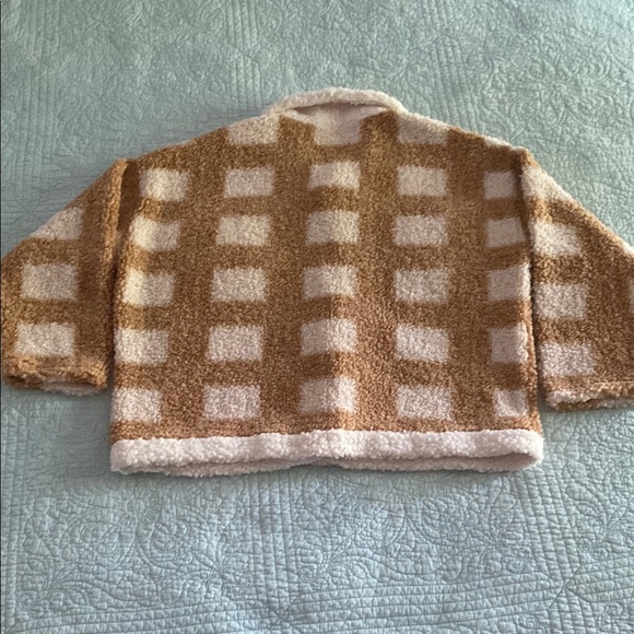 DAVI & DANI Tan and White Teddy Jacket with Plush Texture - Picture 5 of 5